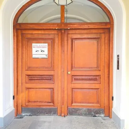 Miodowa Apartment *